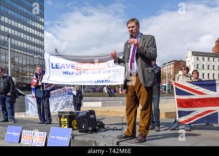 Nottingham, Regno Unito, 13 aprile 2019. Il 4 marzo la democrazia organizzata dalla maturità del gruppo di Nottingham ha avuto luogo oggi con Jonathan giovenco europarlamentare e membro del Nigel Farage Brexit leader di partito i discorsi sulla vecchia piazza del mercato della città. Credito: Ian Francesco/Alamy Live News Foto Stock