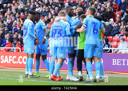 SUNDERLAND, Inghilterra. 13 aprile Coventry City's Jordy Hiwula punteggio celebra il suo lato del terzo obiettivo durante la scommessa del Cielo lega 1 corrispondenza tra Sunderland e Coventry City presso lo stadio di luce, Sunderland sabato 13 aprile 2019. (Credit: Steven Hadlow | MI News) solo uso editoriale, è richiesta una licenza per uso commerciale. Nessun uso in scommesse, giochi o un singolo giocatore/club/league pubblicazioni. La fotografia può essere utilizzata solo per il giornale e/o rivista scopi editoriali. Non possono essere utilizzate per pubblicazioni riguardanti 1 player, 1 club o 1 concorrenza senza autorizzazione scritta da parte di calcio Foto Stock