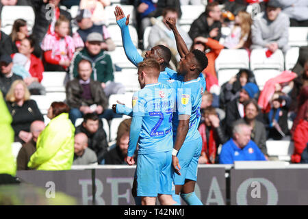 SUNDERLAND, Inghilterra. 13 aprile Coventry City's Amadou Bakayoko punteggio celebra il suo lato del secondo obiettivo durante la scommessa del Cielo lega 1 corrispondenza tra Sunderland e Coventry City presso lo stadio di luce, Sunderland sabato 13 aprile 2019. (Credit: Steven Hadlow | MI News) solo uso editoriale, è richiesta una licenza per uso commerciale. Nessun uso in scommesse, giochi o un singolo giocatore/club/league pubblicazioni. La fotografia può essere utilizzata solo per il giornale e/o rivista scopi editoriali. Non possono essere utilizzate per pubblicazioni riguardanti 1 player, 1 club o 1 concorrenza senza autorizzazione scritta da parte di Foo Foto Stock