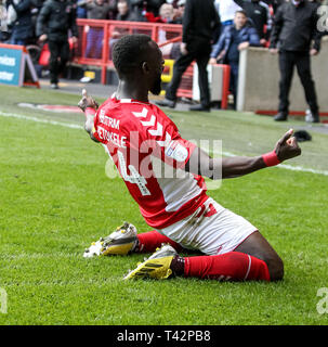 La Valle di Londra, Inghilterra. Il 13 aprile 2019. Igor Vetokele di Charlton Athletic punteggi per renderlo 2-1 e celebra durante il cielo EFL scommettere League 1 match tra Charlton Athletic e il centro di Luton a valle, Londra, Inghilterra il 13 aprile 2019. Foto di Ken scintille. Solo uso editoriale, è richiesta una licenza per uso commerciale. Nessun uso in scommesse, giochi o un singolo giocatore/club/league pubblicazioni. Foto Stock