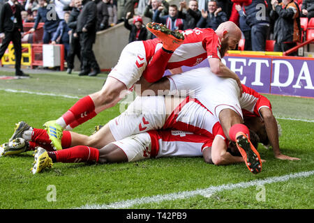 La Valle di Londra, Inghilterra. Il 13 aprile 2019. durante il cielo EFL scommettere League 1 match tra Charlton Athletic e il centro di Luton a valle, Londra, Inghilterra il 13 aprile 2019. Foto di Ken scintille. Solo uso editoriale, è richiesta una licenza per uso commerciale. Nessun uso in scommesse, giochi o un singolo giocatore/club/league pubblicazioni. Foto Stock