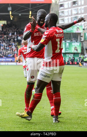 La Valle di Londra, Inghilterra. Il 13 aprile 2019. durante il cielo EFL scommettere League 1 match tra Charlton Athletic e il centro di Luton a valle, Londra, Inghilterra il 13 aprile 2019. Foto di Ken scintille. Solo uso editoriale, è richiesta una licenza per uso commerciale. Nessun uso in scommesse, giochi o un singolo giocatore/club/league pubblicazioni. Foto Stock