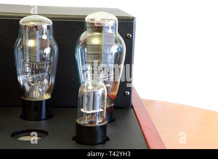 Tubo a vuoto con amplificatore 300b triodes Foto Stock