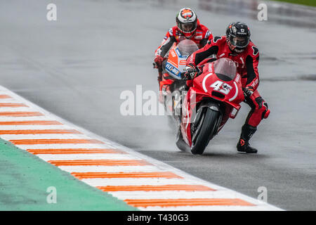 Valencia/Spagna - 11/18/2018 - #45 Scott Redding (GBR, Aprilia) e 5 volte campione del mondo #99 Jorge Lorenzo (SPA) Ducati durante il GP di Valencia a Ric Foto Stock