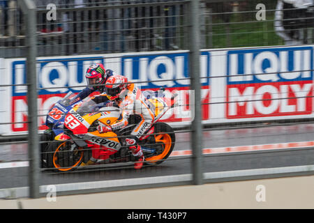 Valencia/Spagna - 11/18/2018 - #93 Marc Marquez attaccando #25 MAVERICK VINALES alla curva 1 durante il GP di Valencia Foto Stock