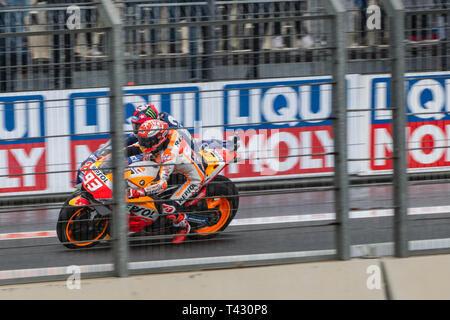 Valencia/Spagna - 11/18/2018 - #93 Marc Marquez attaccando #25 MAVERICK VINALES alla curva 1 durante il GP di Valencia Foto Stock