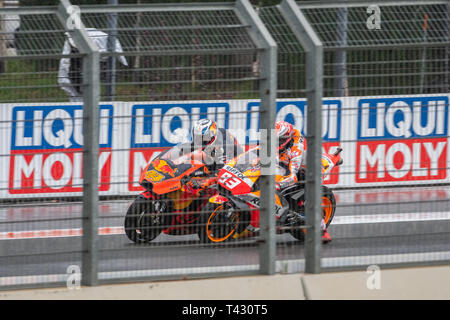 Valencia/Spagna - 11/18/2018 - #93 Marc Marquez sorpassi #44 Pol Espargaro durante il GP di Valencia Foto Stock