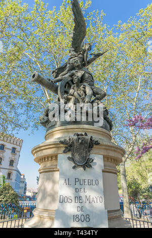 Monumento per gli eroi della seconda di maggio (eroi del Dos de Mayo) gruppo scultoreo in bronzo realizzata da Aniceto Marinas. Situato a livello generale Fanjul Garde Foto Stock