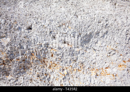 Selce frastagliate denti sporgenti di roccia calcarea viso a Møns Klint Foto Stock