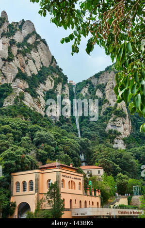 MONTSERRAT, Catalogna, Spagna - SETTEMBRE 06. 2018: vista della strada di montagna dal Monte Montserrat. Montserrat è una montagna monastero Cataloni Foto Stock