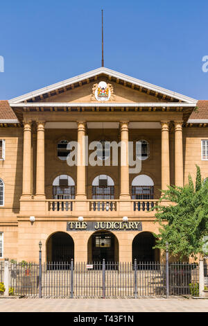 La Corte Suprema Magistratura edificio dal KICC square, Nairobi, Kenia Foto Stock