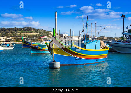 Τraditional imbarcazioni locali di Marsaxlokk villaggio sull'isola di Malta ,l'Europa Foto Stock