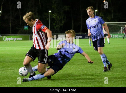 GREGG SLOGGETT di Derry City FC essendo bloccasse durante il Airtricity League fixture tra UCD AFC & Derry City FC presso la ciotola, University College di Dub Foto Stock