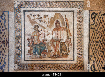 Polifemo, il gigante figlio di Poseidone e Thoosa nella mitologia greca e uno dei Ciclopi descritti in Odyssey, con la Galatea, II secolo Mos Romano Foto Stock