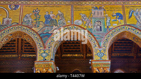 Parete Nord mosaici raffiguranti la costruzione della torre di Babele in Norman-Byzantine cattedrale medievale di Monreale, in provincia di Palermo, Sicilia, Foto Stock