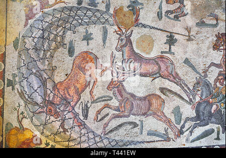 Close up dettaglio foto di mosaici romani della piccola caccia raffiguranti cervi di essere catturati in una trappola netto, camera n. 24 presso la Villa Romana del Casale, f Foto Stock