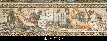 Foto di mosaici romani disegno raffigurante Orfeo, dio di museic circondato dagli animali incantati dalla sua musica, dall'antica città romana di Thysdrus Foto Stock