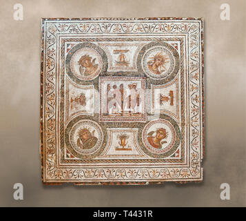 Mosaico romano raffigurante nel suo pannello centrale la vittoria di Apollo che viene incoronato Marsia nella mitica leggenda delle quattro stagioni. Tardo ii ce Foto Stock