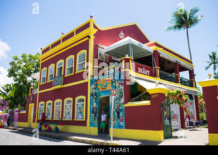 La facciata della Casa dos Bonecos Gigantes do Alto da sé (casa di Olinda il famoso fantocci utilizzati nel carnevale) nel centro storico di Olinda Foto Stock