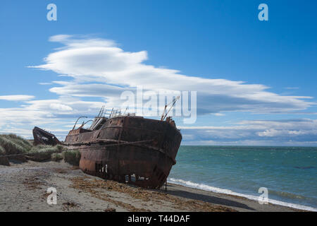 Wreckages su San Gregorio spiaggia, Cile sito storico. Spiaggiata navi Foto Stock