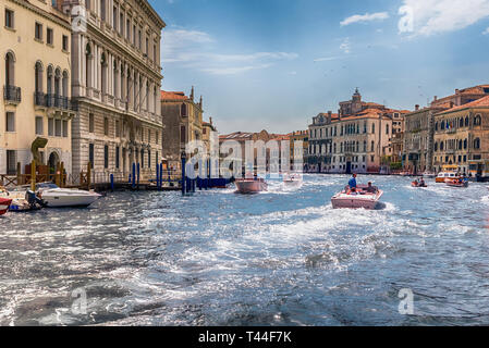 Venezia, Italia - 29 aprile: architettura paesaggistica lungo il Canal Grande nella zona di San Marco di Venezia, Italia, Aprile 29, 2018 Foto Stock