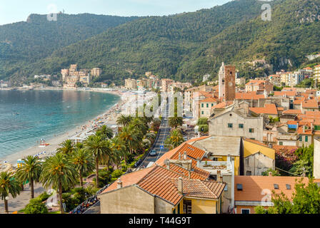 Vista su Noli sulla Costa Ligure, Nord Ovest Italia Foto Stock