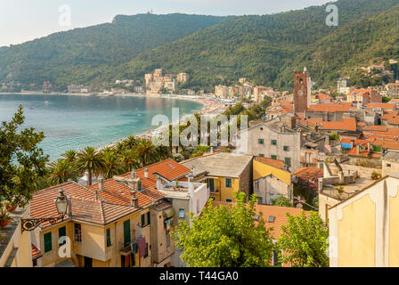 Vista su Noli sulla Costa Ligure, Nord Ovest Italia Foto Stock