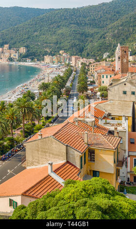 Vista su Noli sulla Costa Ligure, Nord Ovest Italia Foto Stock