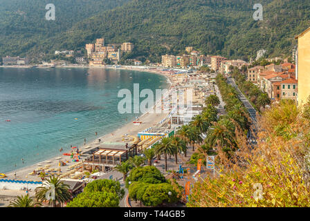 Vista su Noli sulla Costa Ligure, Nord Ovest Italia Foto Stock