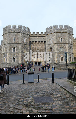 16 dicembre, 2018 Henry VIII gateway ingresso al Castello di Windsor, Windsor, England, Regno Unito Foto Stock