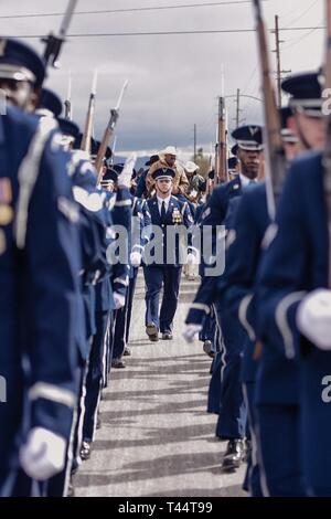 Gli Stati Uniti Air Force Guardia d'onore drill team e color guard ha partecipato al rodeo annuale parata in Tucson, Az., nel febbraio 21, 2019. Toscani' rodeo parade è la più lunga non motorizzate sfilata in America. Foto Stock