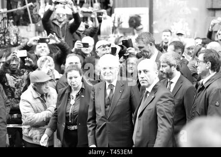 Napoli, Napoli. Xiii Apr, 2019. L'Italia, Napoli 13 aprile 2019 il Presidente della Repubblica Sergio Mattarella oggi ha visitato il Museo di Capodimonte a visitare la Mostra del Caravaggio e poi al famoso distretto sanitario tra la gente.In foto: Presidente Sergio Mattarella Credito: Fabio Sasso/ZUMA filo/Alamy Live News Foto Stock