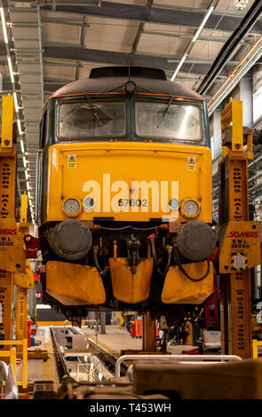 Roccia lunga, Penzance, Regno Unito. Il 13 aprile 2019. La manutenzione del motore al Long Rock depot Credit: Bob Sharples Alamy/Live News Foto Stock