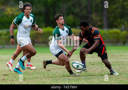 Pini del sud, North Carolina, Stati Uniti d'America. Xiii Apr, 2019. Aprile 13, 2019 - pini del sud, N.C., STATI UNITI D'AMERICA - .Uomini di Azione di rugby tra i pini del sud " Big coni'' e Atlanta 'traditori'' nel primo round del Carolinas Geographic Rugby Union D2 playoff a campi di Twin Farm. Pini del sud sconfitto Atlanta per 29-19 e verrà riprodotto il Atlanta 'Old White'' la prossima settimana in Atlanta. Credito: Timothy L. Hale/ZUMA filo/Alamy Live News Foto Stock