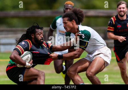 Pini del sud, North Carolina, Stati Uniti d'America. Xiii Apr, 2019. Aprile 13, 2019 - pini del sud, N.C., STATI UNITI D'AMERICA - .Uomini di Azione di rugby tra i pini del sud " Big coni'' e Atlanta 'traditori'' nel primo round del Carolinas Geographic Rugby Union D2 playoff a campi di Twin Farm. Pini del sud sconfitto Atlanta per 29-19 e verrà riprodotto il Atlanta 'Old White'' la prossima settimana in Atlanta. Credito: Timothy L. Hale/ZUMA filo/Alamy Live News Foto Stock