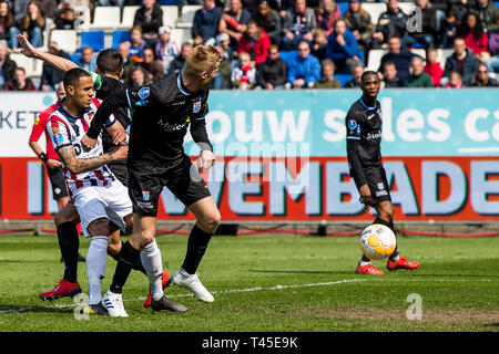 Tilburg, Paesi Bassi. Xiv Apr, 2019. TILBURG - 14-04-2019, Koning Willem II stadion olandese Eredivisie calcio stagione 2018 / 2019. Willem II giocatore Damil Dankerlui punteggi 1-0 durante il match Willem II - PEC. Credito: Pro scatti/Alamy Live News Foto Stock
