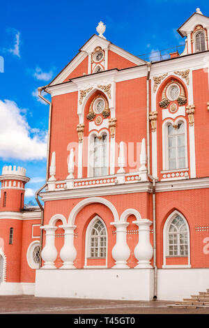 Mosca, Russia - 2 Giugno 2018: Petrovsky viaggiare palace a Mosca, neoghotic rosso architettura in mattoni Foto Stock