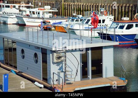 Waterlodge case galleggianti a Brighton Marina England Regno Unito. Foto Stock