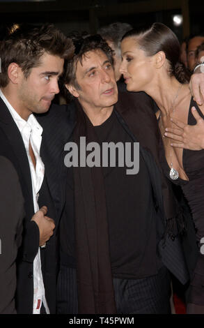 LOS ANGELES, CA. 28 gennaio 2003: Attore Colin Farrell (sinistra), AL PACINO & attrice Bridget Moynahan presso il Los Angeles premiere del loro nuovo film la recluta. © Paul Smith / Featureflash Foto Stock