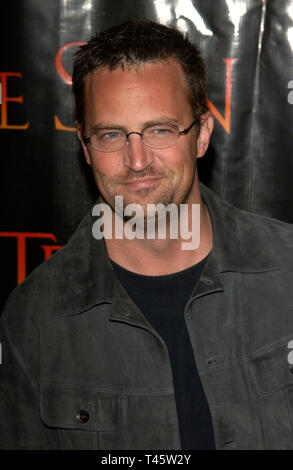 LOS ANGELES, CA. Marzo 03, 2003: attore Matthew Perry presso il Los Angeles premiere di lacrime del sole © Paul Smith / Featureflash Foto Stock