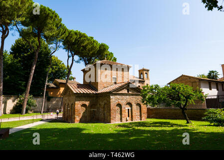 Mausoleo di Galla Placidia, una cappella abbellita con colorati mosaici di Ravenna. Essa è stata designata come Patrimonio Mondiale dell'UNESCO. Italia Foto Stock