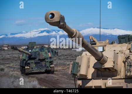 Campo 148th Reggimento di Artiglieria del 116Brigata di cavalleria contro la squadra, conduce il campo Società gunnery artiglieria Mar. 4, 2019, il frutteto Combat Training Center. Questo è l'ultimo evento di formazione prima dell'Idaho esercito Guardia nazionale svolge la propria attività di formazione nazionale di rotazione centrale. Foto Stock