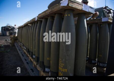 Campo 148th Reggimento di Artiglieria del 116Brigata di cavalleria contro la squadra, conduce il campo Società gunnery artiglieria Mar. 4, 2019, il frutteto Combat Training Center. Questo è l'ultimo evento di formazione prima dell'Idaho esercito Guardia nazionale svolge la propria attività di formazione nazionale di rotazione centrale. Foto Stock