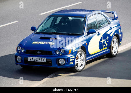 Un classico 2012 blu e giallo Subaru WRX auto sportiva nel North Yorkshire England Regno Unito Foto Stock