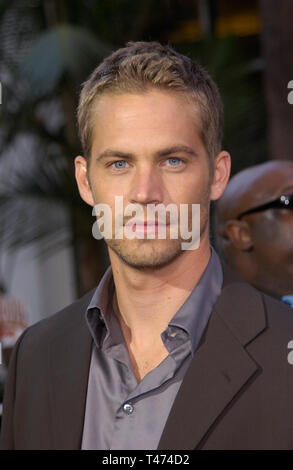 LOS ANGELES, CA. Giugno 03, 2003: Attore Paul Walker presso la premiere mondiale del suo nuovo film 2 Fast 2 Furious presso l'Anfiteatro universale, Hollywood. Foto Stock