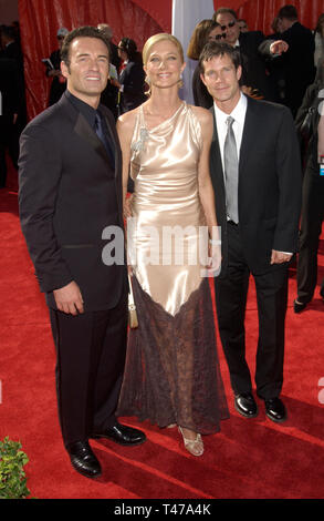 LOS ANGELES, CA. 21 settembre 2003:/Nip tuck stelle JOELY RICHARDSON, Julian McMAHON (sinistra) & DYLAN WALSH al 55t annuale di Emmy Awards a Los Angeles. Foto Stock