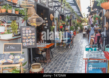 Siem Reap, Cambogia - 10 Gennaio 2018: Bar/Ristorante in strada turistica. Ci sono molti i turisti che visitano la città. Foto Stock