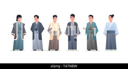 Impostare ragazzi asiatici indossando abiti tradizionali uomini sorridenti nella legislazione nazionale in materia di antichi costumi in piedi pongono in cinese o giapponese maschio di personaggi dei cartoni animati pieno Illustrazione Vettoriale