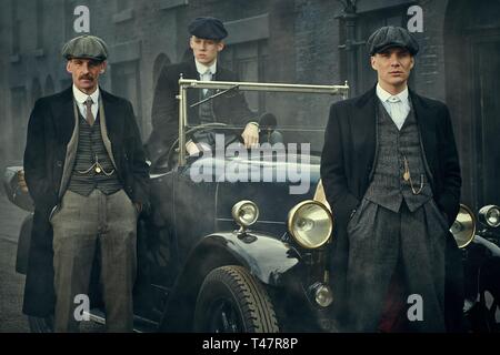 CILLIAN MURPHY , Paul Anderson e Joe Cole in PEAKY BLINDERS (2013). Stagione 2 Episodie 1. Credito: British Broadcasting Corporation (BBC) / Album Foto Stock