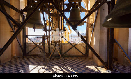 MESSINA, Italia - 06 novembre 2018 - decorazioni per interni e per elementi d'oro del campanile della cattedrale di Messina in Sicilia Foto Stock